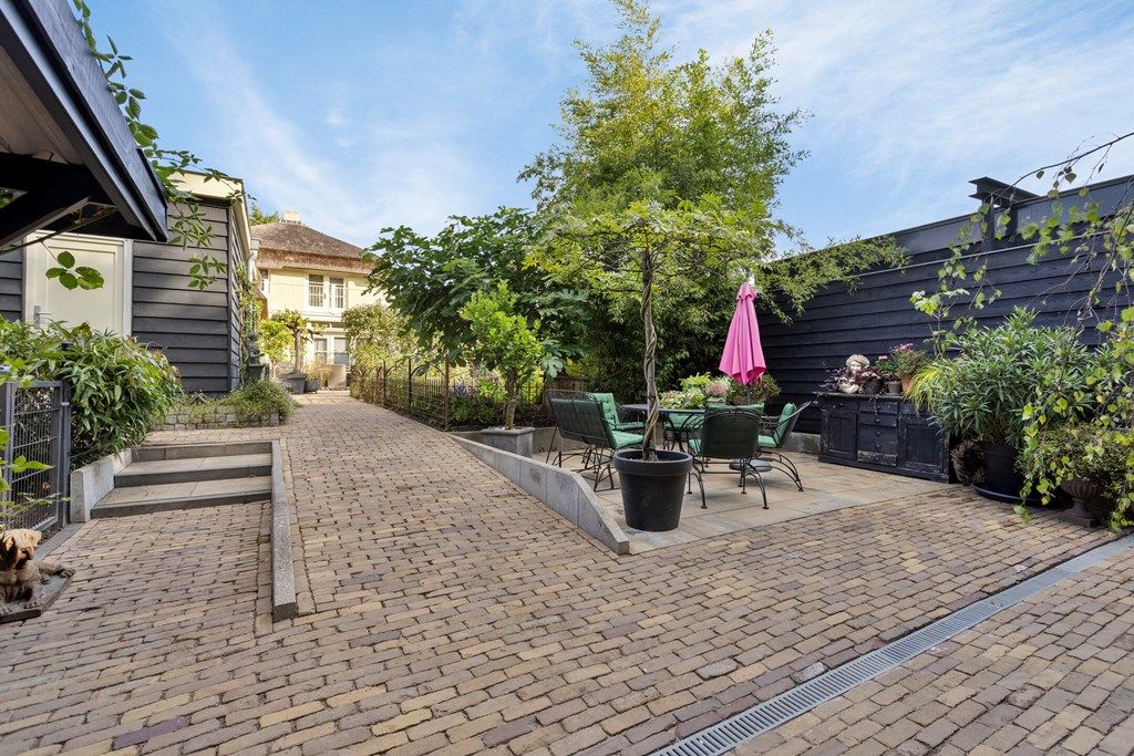 Property photo 3 of 85