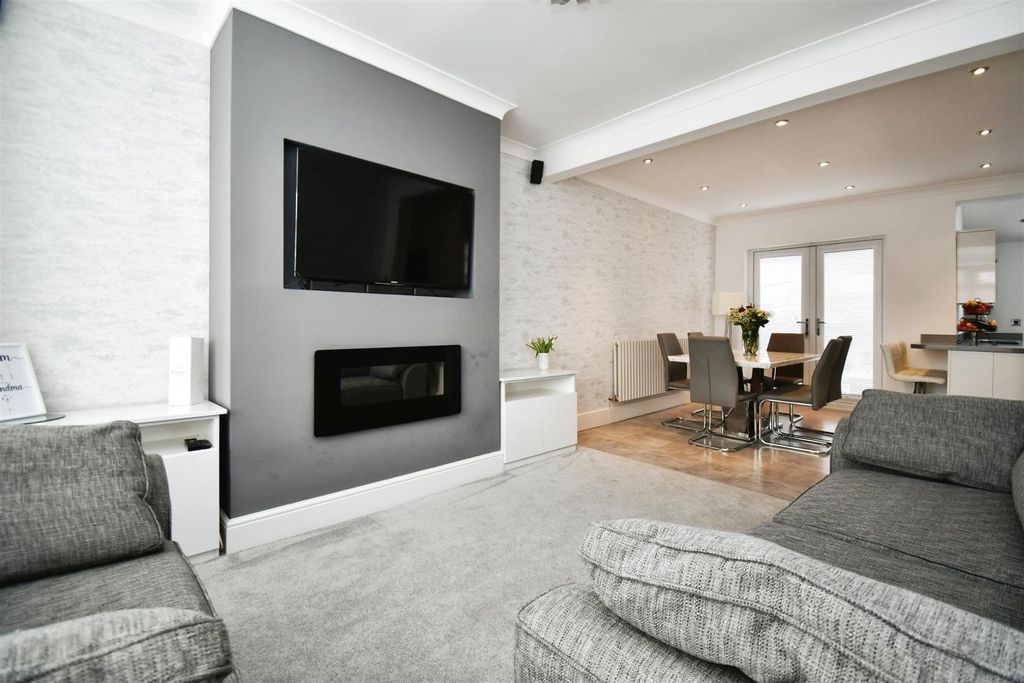 Property photo 2 of 30 Lounge/Dining Room