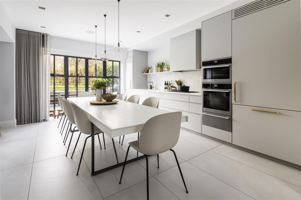 Property photo 3 of 17 184 - 186 Sutherland Avenue-0913-Edit.Jpg