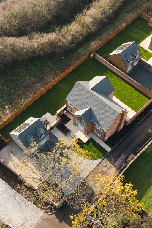 Property photo 2 of 39