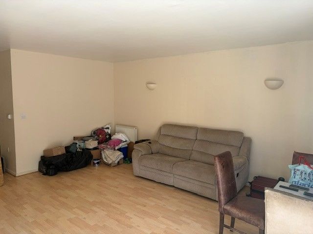 Property photo 1 of 8 Photo 6