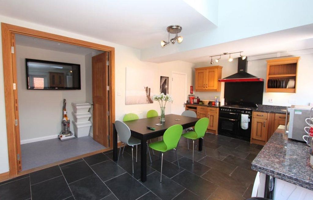 Property photo 3 of 9 83755293.Jpg