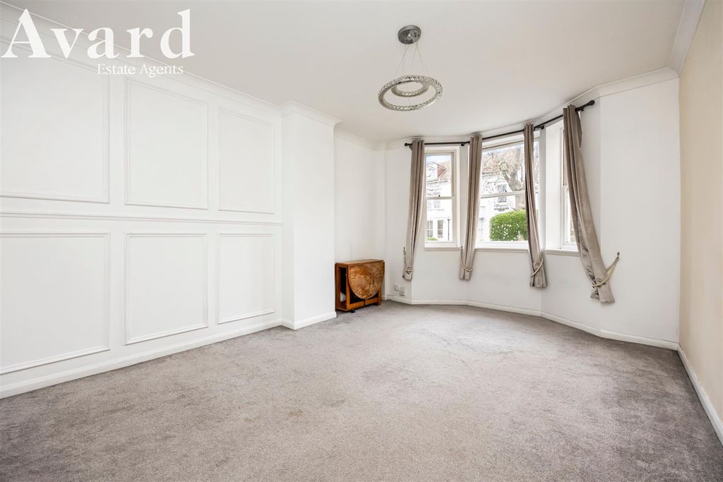 Property photo 3 of 17 Springfield Road_150_Flat 2-002.Jpg