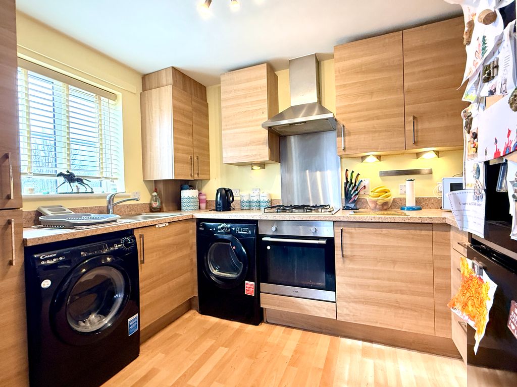 Property photo 3 of 9 Kitchen