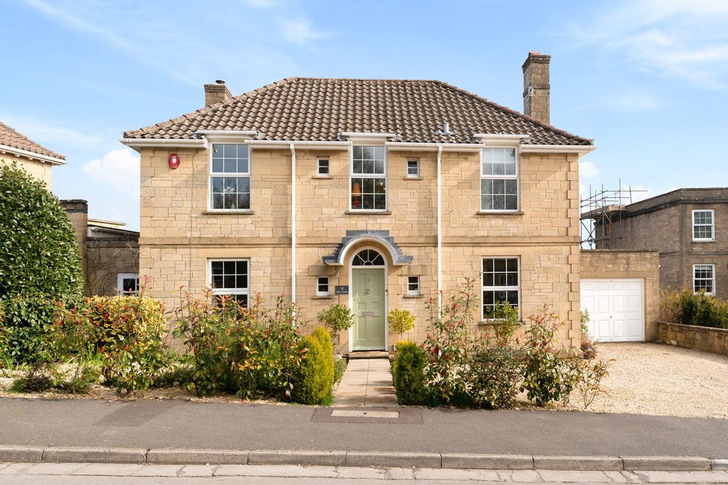 Property photo 2 of 27