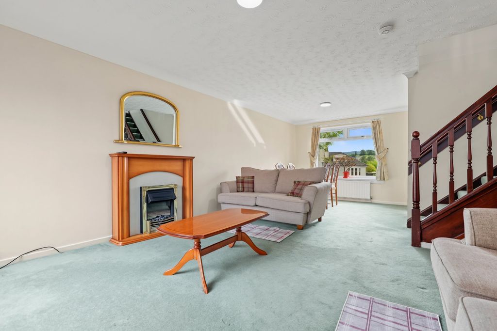 Property photo 2 of 31 Picture No. 12