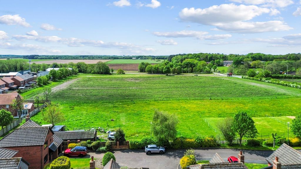 Property photo 2 of 43