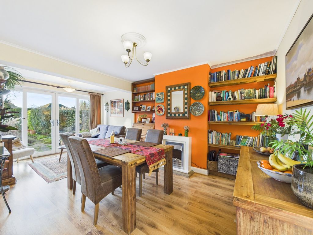 Property photo 3 of 11 Picture No. 26