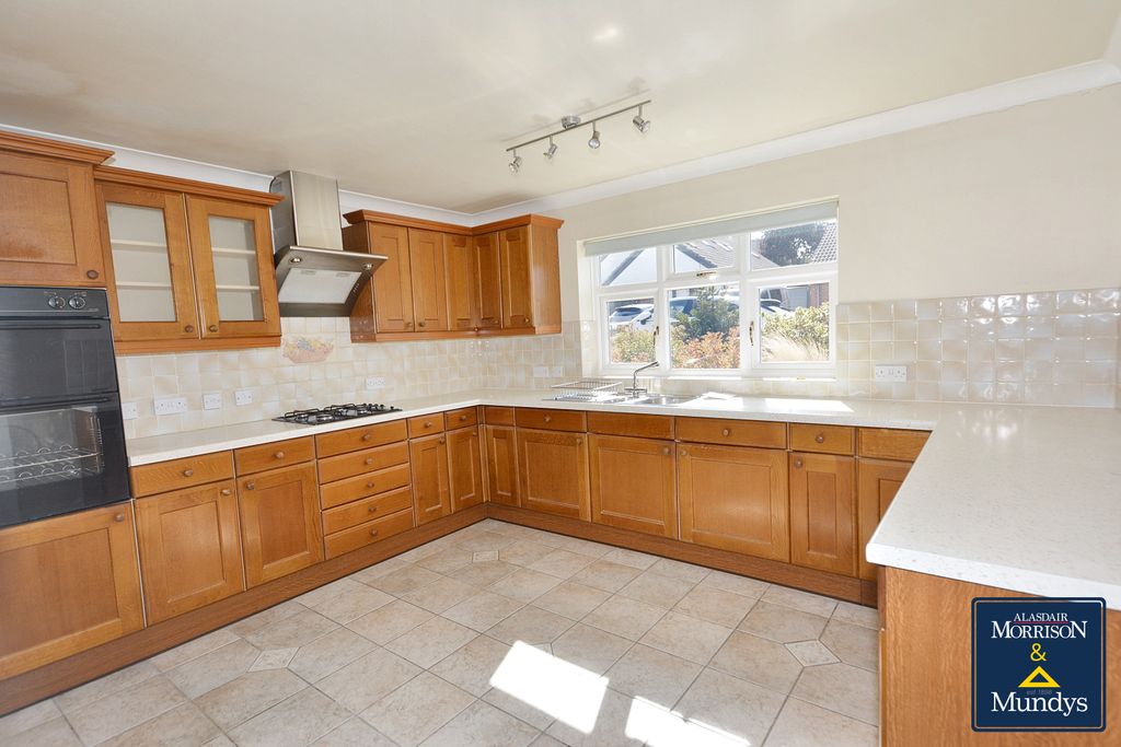 Property photo 2 of 9 Breakfast Kitchen