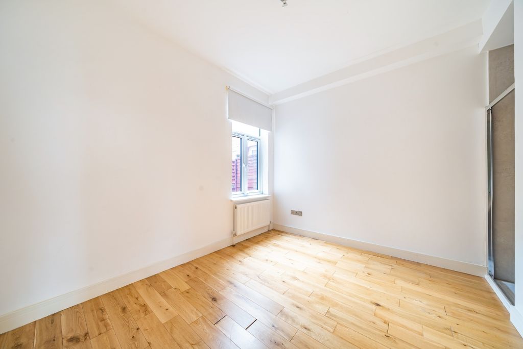 Property photo 3 of 8 999501 (5)