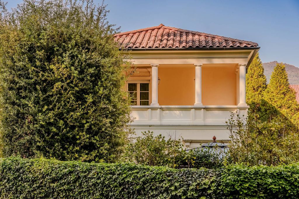 Property photo 1 of 24