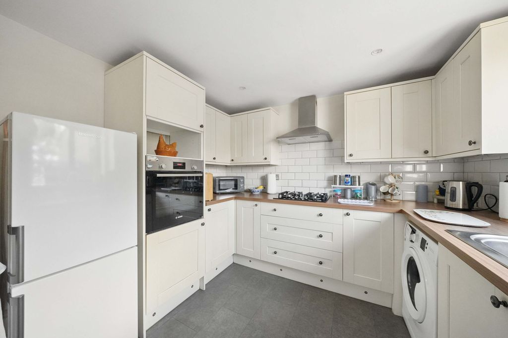 Property photo 3 of 15 Kitchen