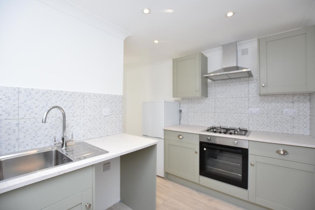 Property photo 1 of 9 One Bedroom Maisonette Flat For Rent