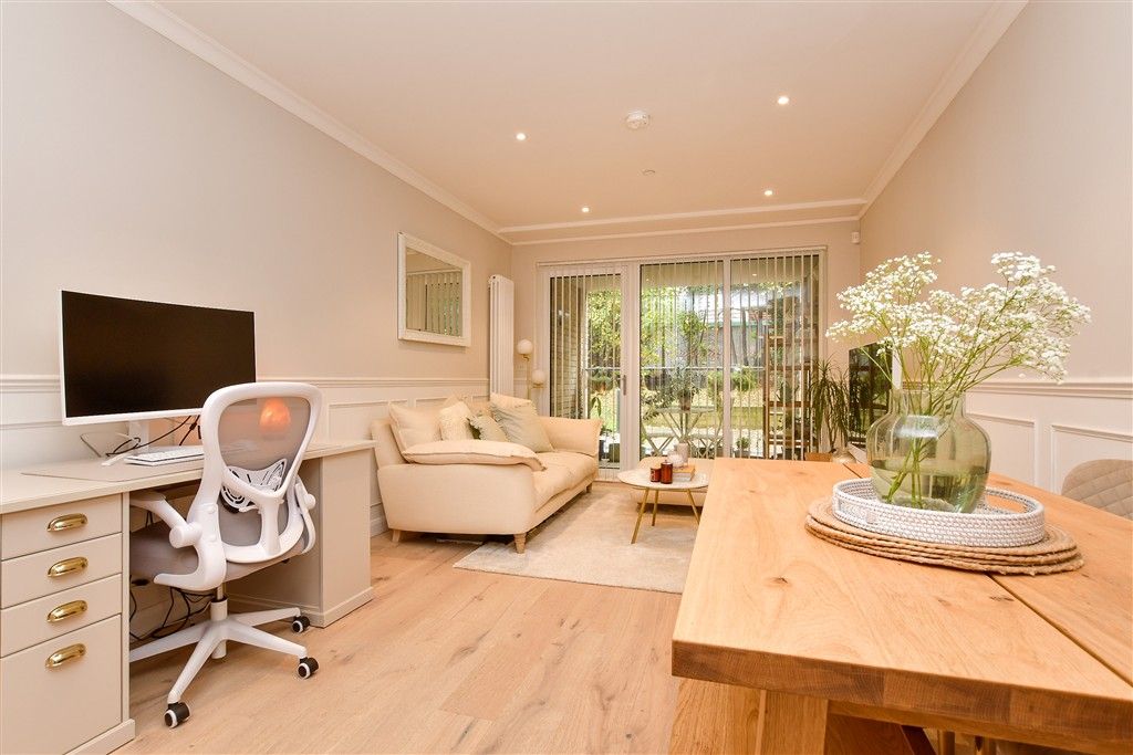 Property photo 1 of 9 Kitchen / Lounge