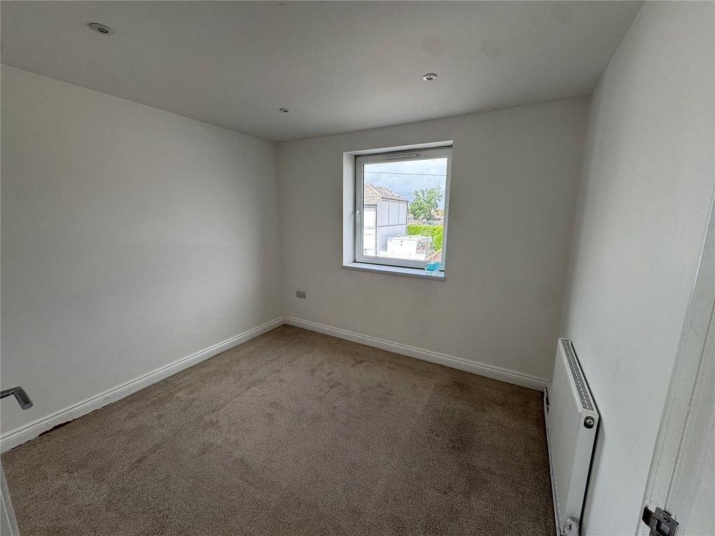 Property photo 3 of 6 Picture No. 15