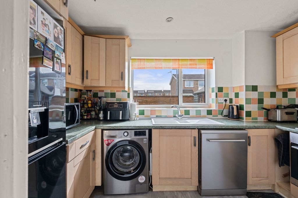 Property photo 3 of 21