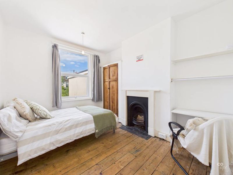 Property photo 2 of 9 Bedroom