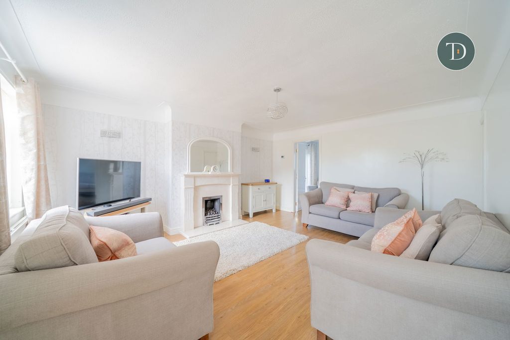 Property photo 2 of 25