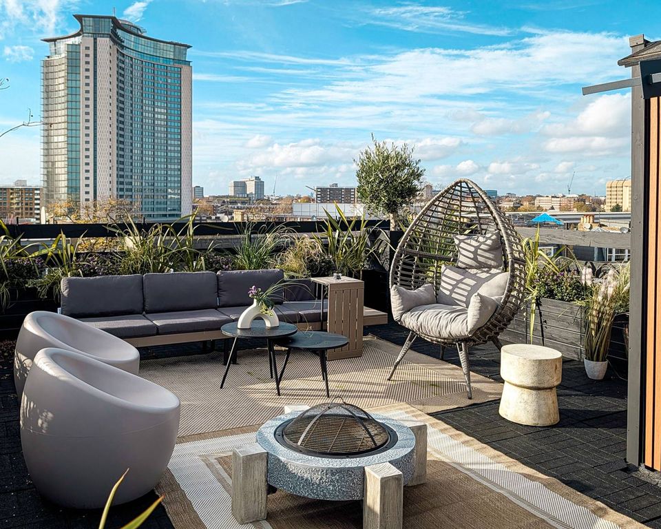 Property photo 2 of 60