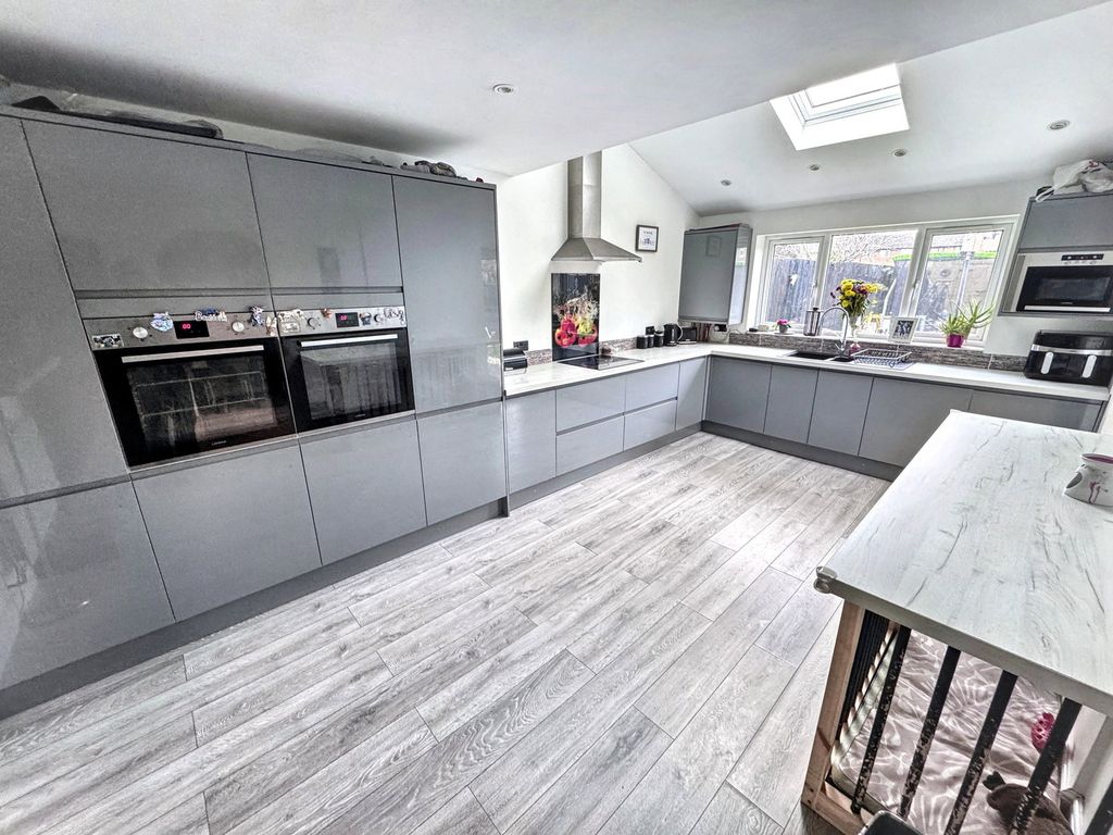 Property photo 2 of 22