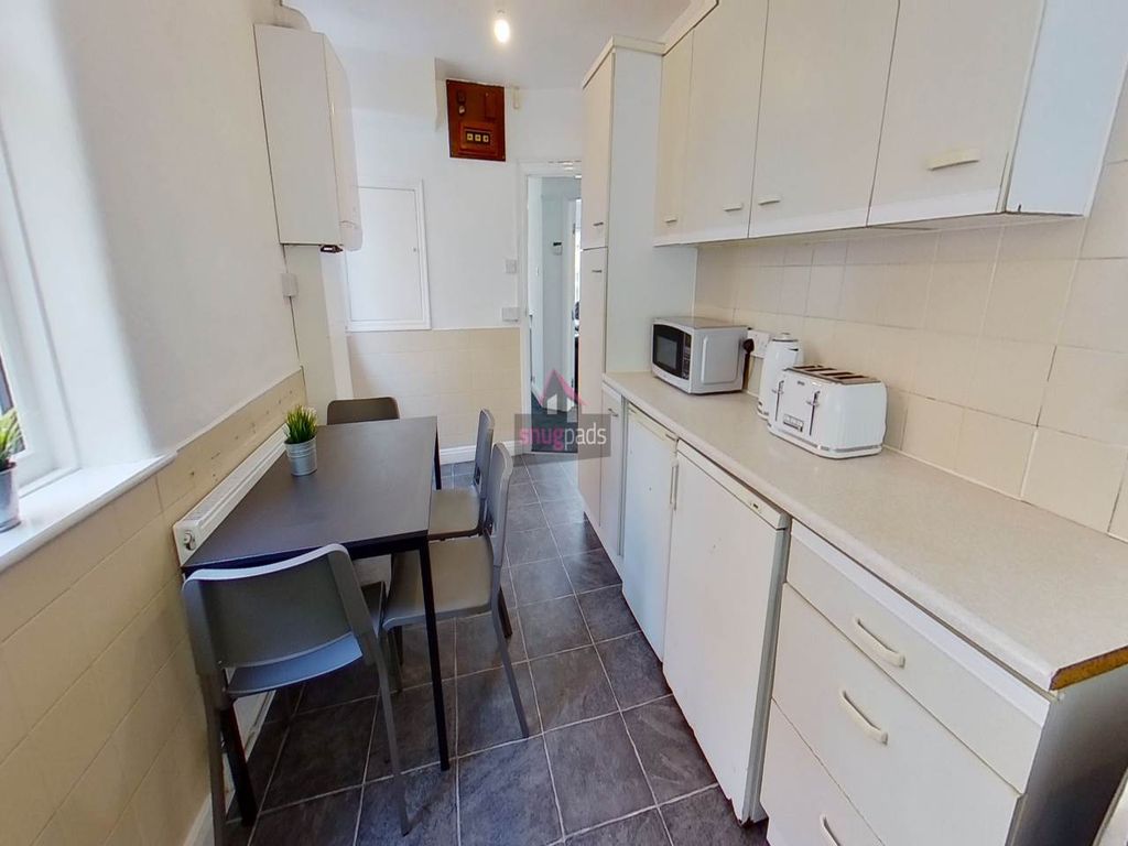 Property photo 3 of 8 Dinner