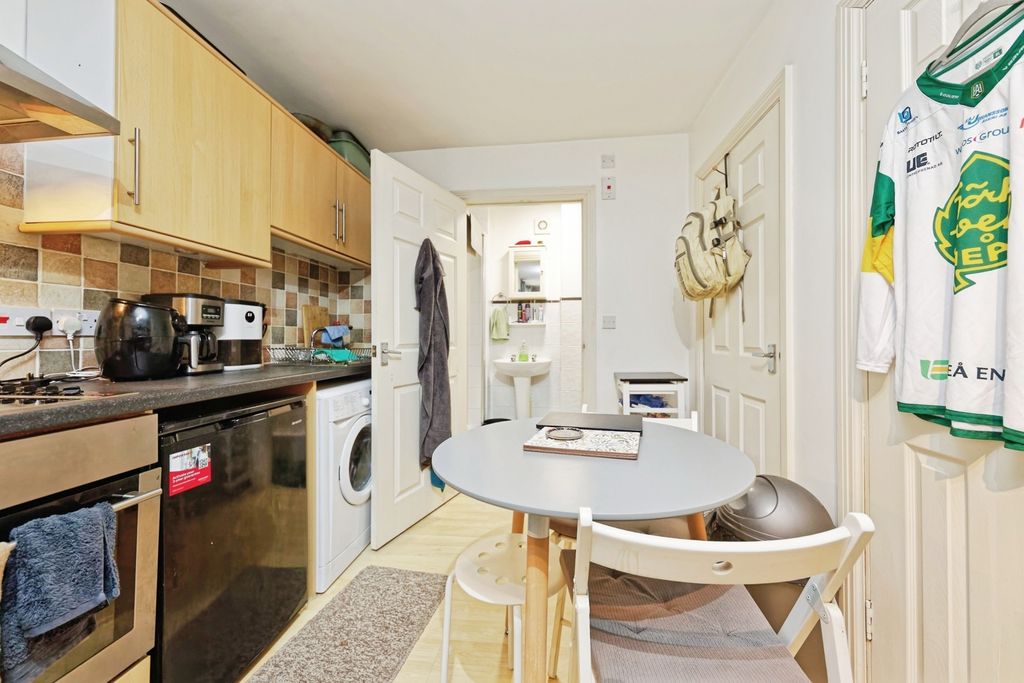 Property photo 2 of 17 Photo