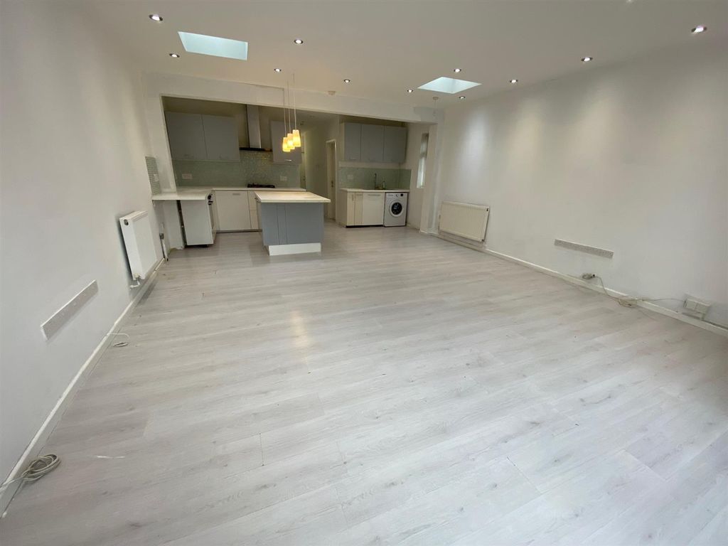 Additional image 7 of 5 bed semi-detached bungalow for salePurland Close, Dagenham RM8