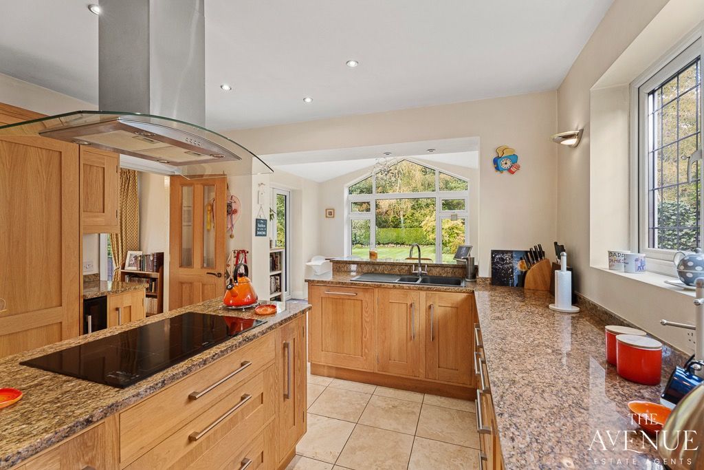 Property photo 2 of 49 5720475
