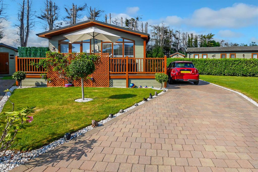 Property photo 1 of 21 31 Jaybelle Grange Bn17 5Ru Please Remove The Blue