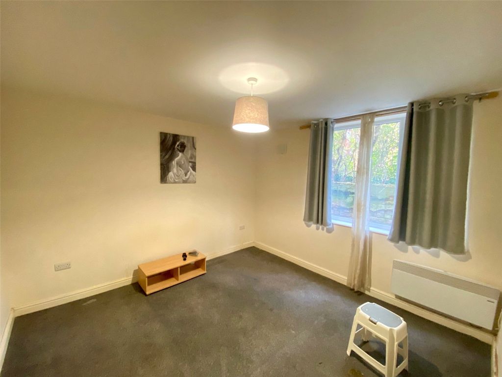 Property photo 3 of 6 Picture No. 15