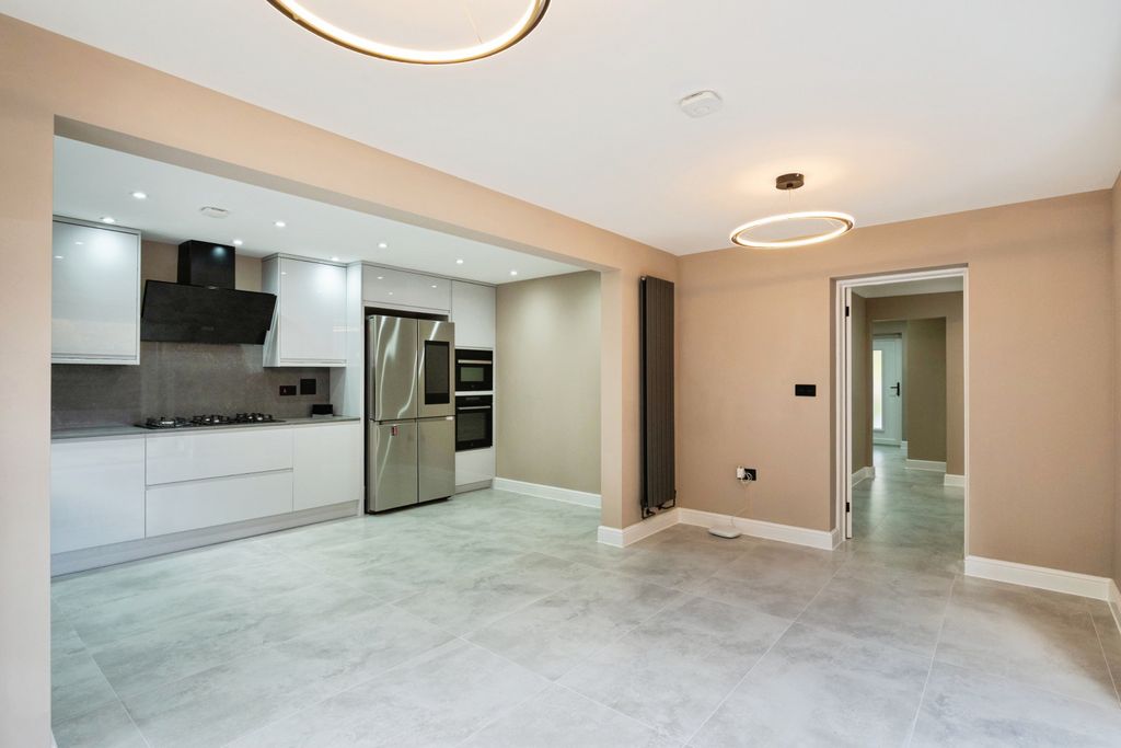 Property photo 2 of 20 21Oakwarrenoaklanesevenoakstn131Nr-15