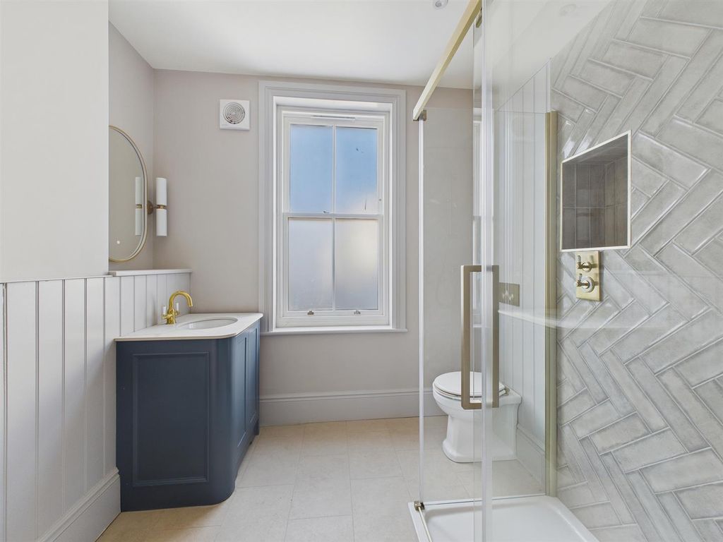 Property photo 3 of 9 Cam03972G0-Pr0193-Still009.Jpg