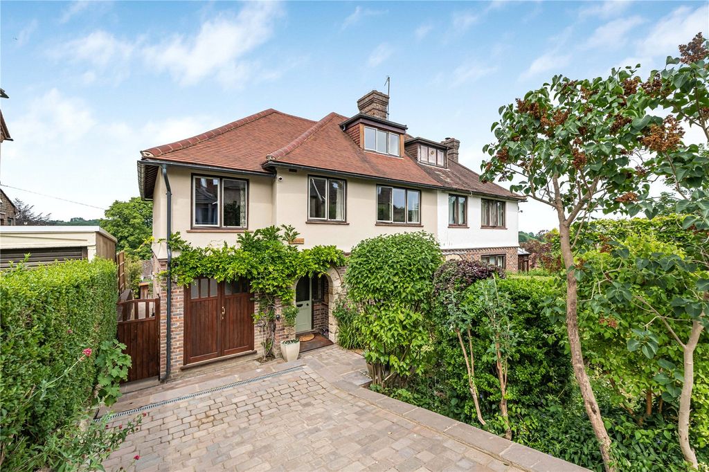 Property photo 1 of 30 Hurstview
