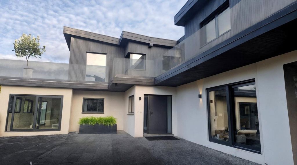 Property photo 3 of 22 External