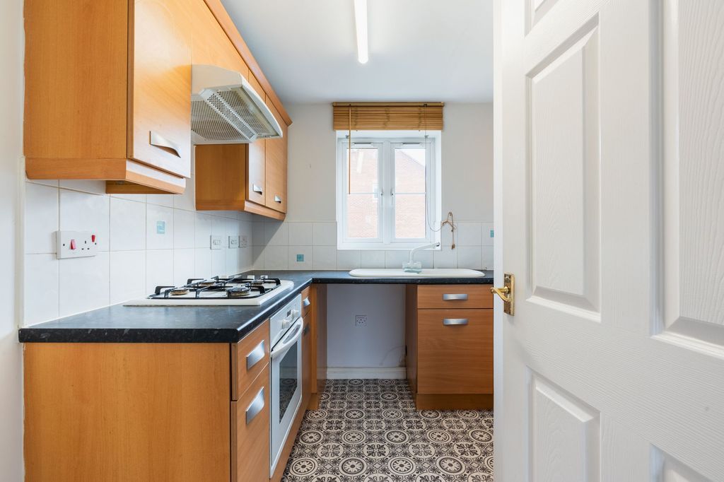 Property photo 3 of 17 Kitchen