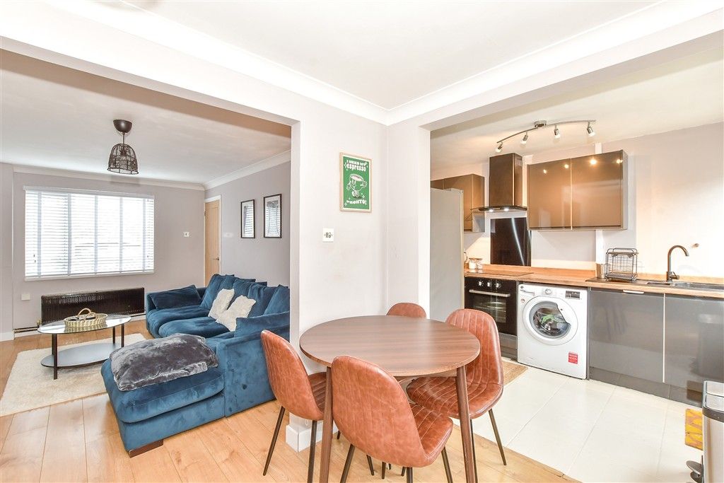 Property photo 3 of 11 Dining Area