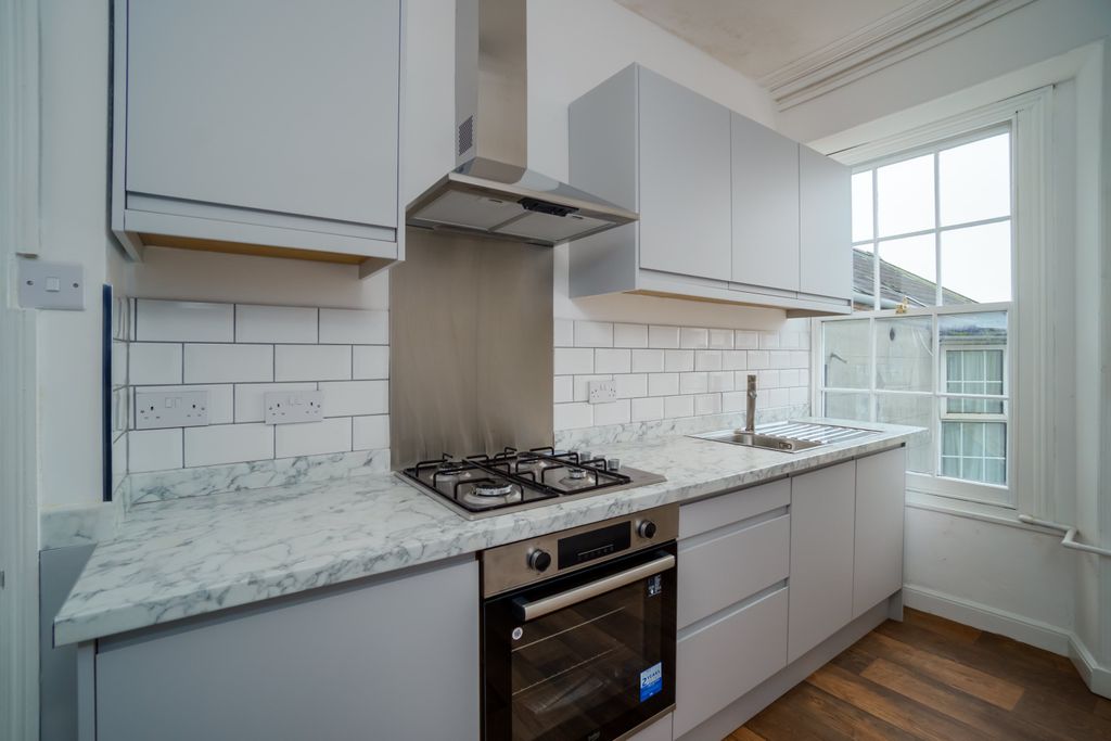 Property photo 2 of 11 0013