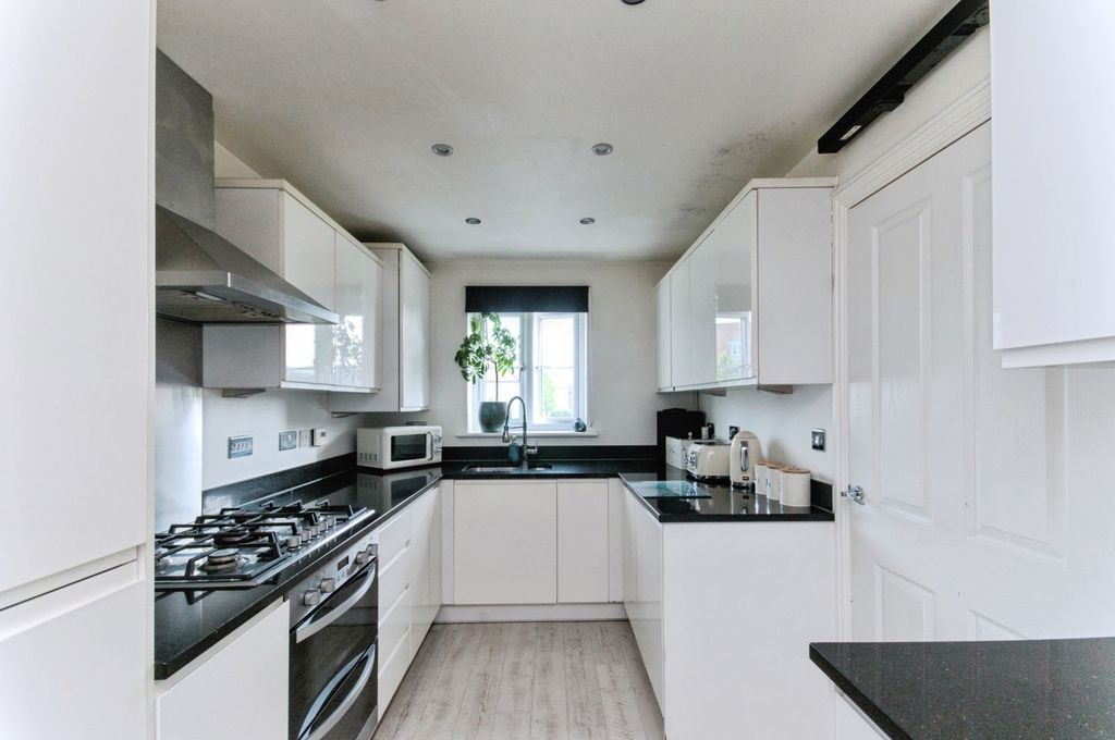 Property photo 3 of 19 Pbox-Img.Jpg