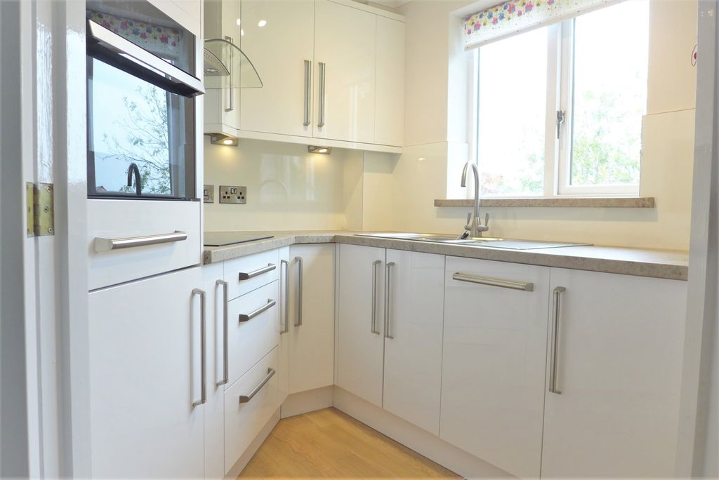 Property photo 3 of 9