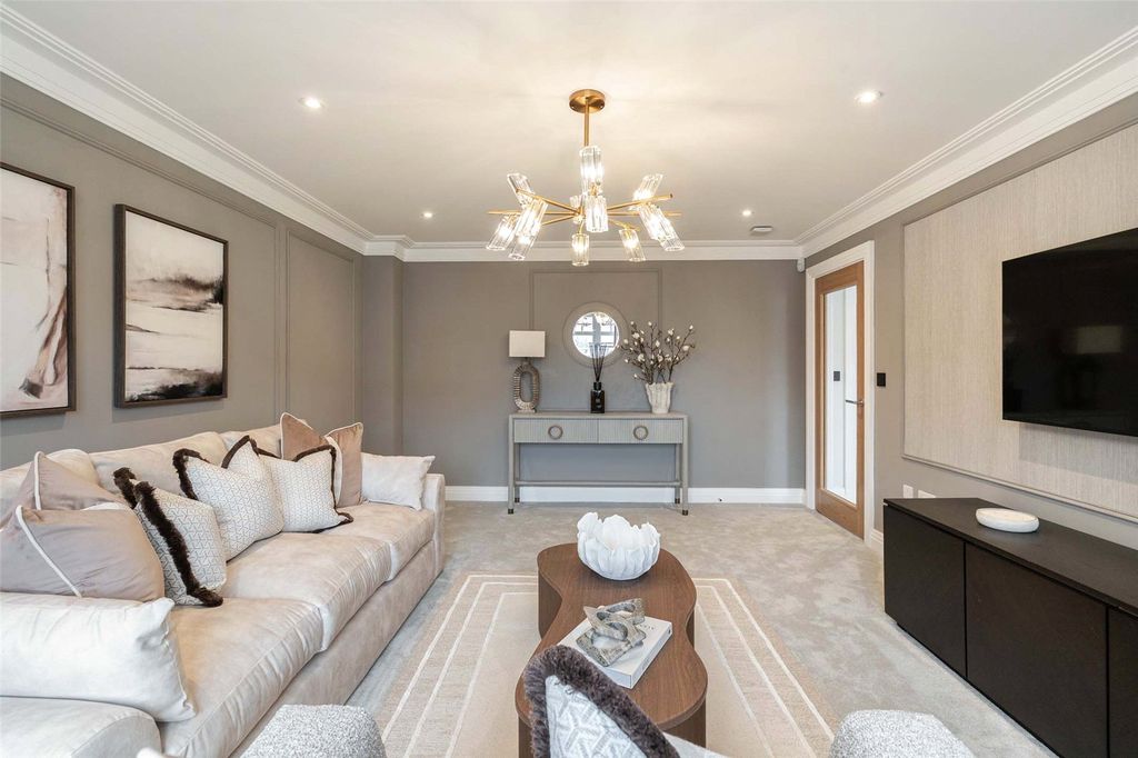 Property photo 2 of 20 Show Home