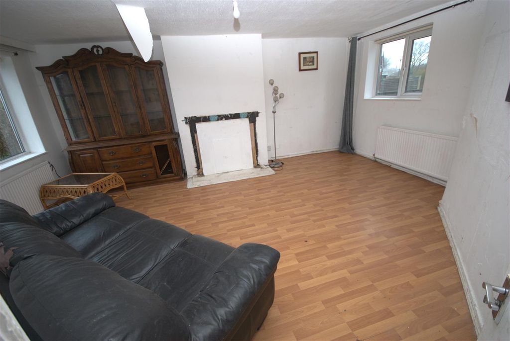 Property photo 2 of 11 Living Room