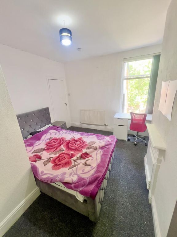 Property photo 3 of 12 Single Room (£550Pcm)