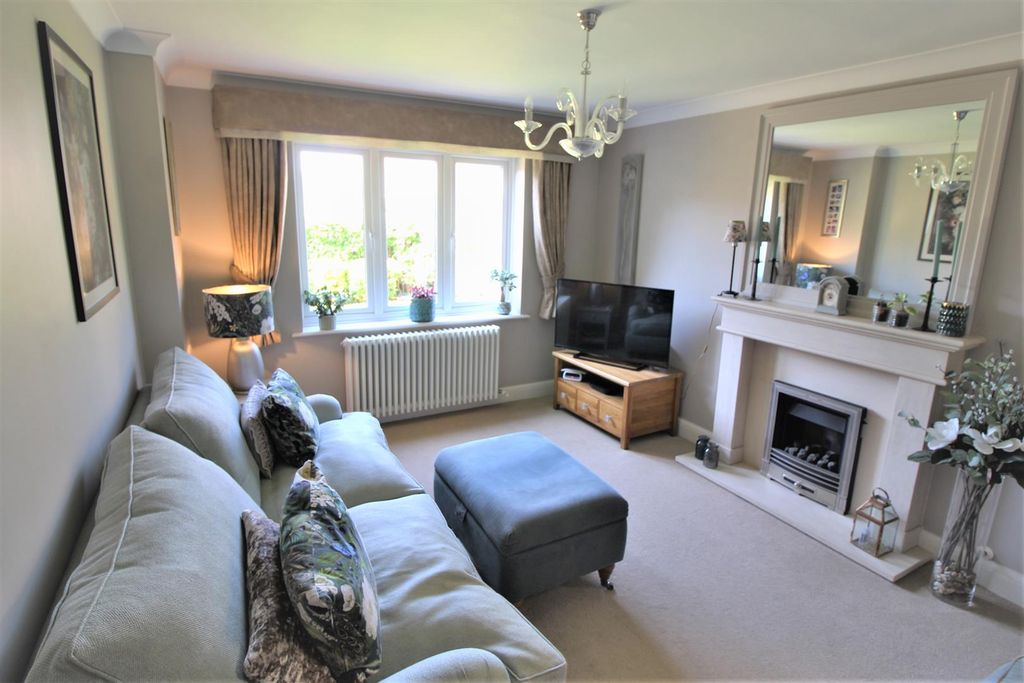 Property photo 3 of 25 Sitting Room