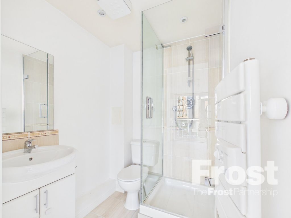 Property photo 3 of 8 En Suite