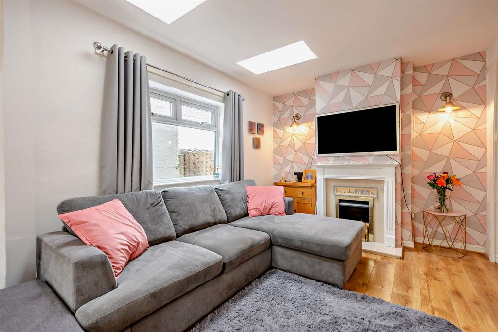 Property photo 3 of 18 Sitting Room