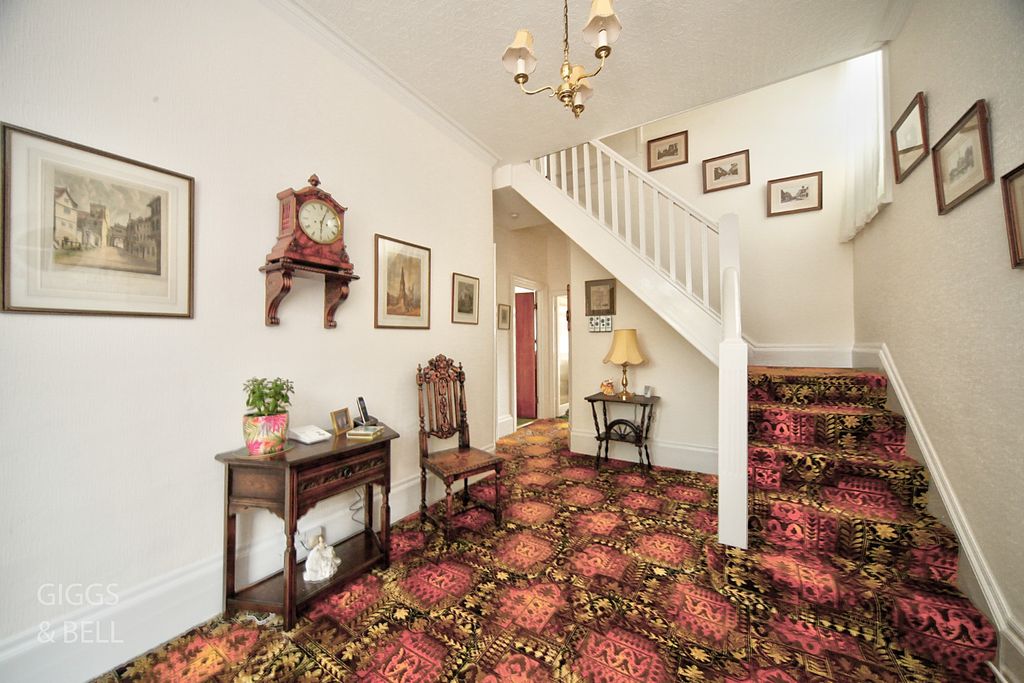 Property photo 2 of 26 1286712