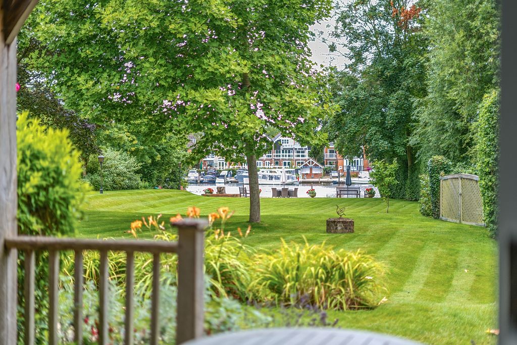 Property photo 1 of 31 Picture No. 24