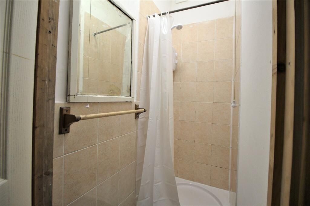 Property photo 3 of 16 A Clean And Functional Bathroom Featuring A Tiled ...