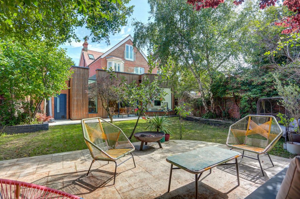 Property photo 1 of 24