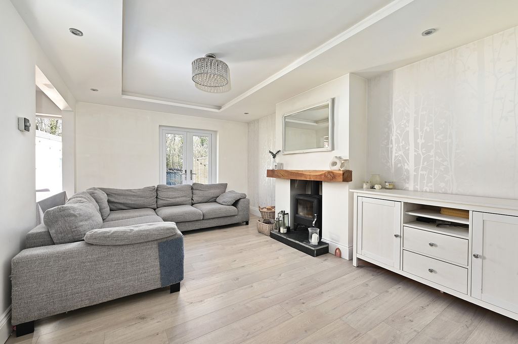 Property photo 2 of 12 94-Oakfield-Rd (12)